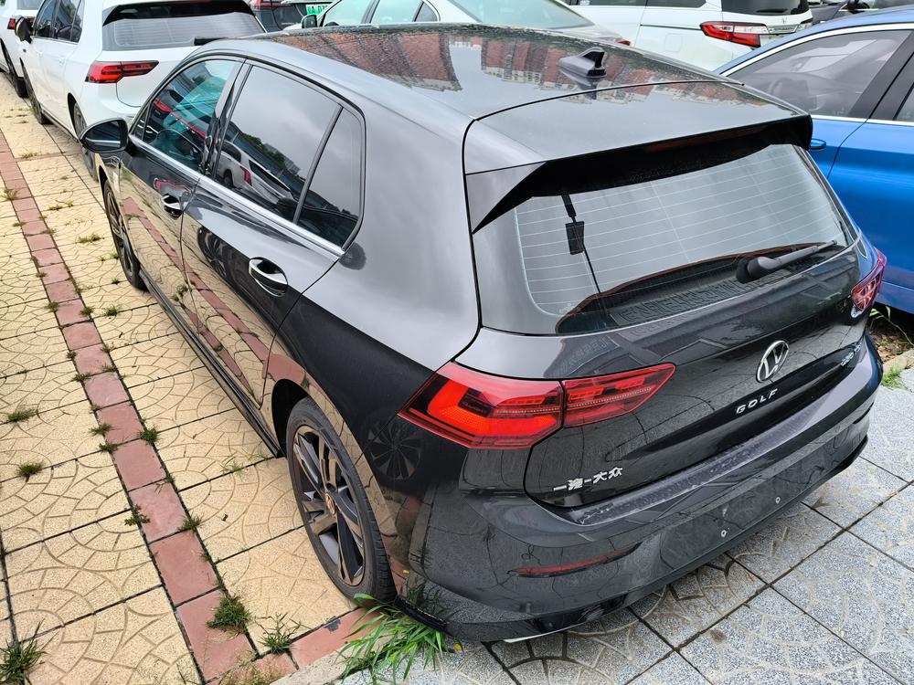 Volkswagen Golf 2023 car image #4