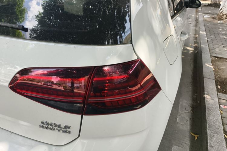 Volkswagen Golf 2020 car image #8