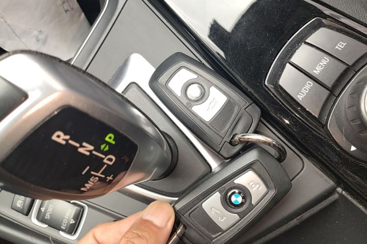 BMW 3 Series 2017 car image #9