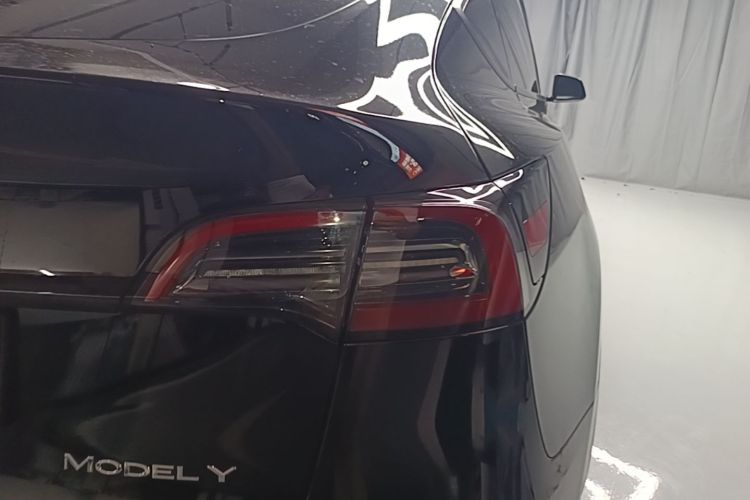 Tesla Model Y 2022 #8 Tesla Model Y 2022 car image #8