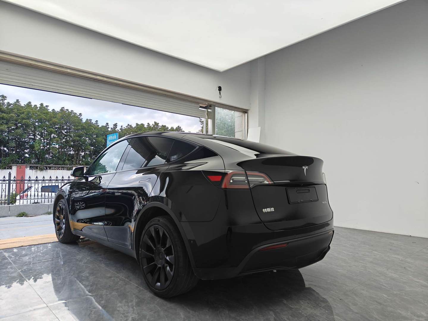 Tesla Model Y 2022 #5 Tesla Model Y 2022 car image #5