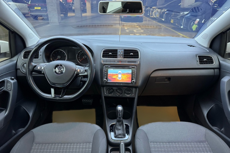 Volkswagen Polo 2016 car image #10