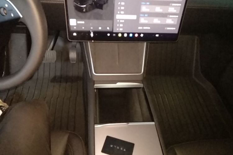 Tesla Model Y 2025 #18 Tesla Model Y 2025 image de voiture #18