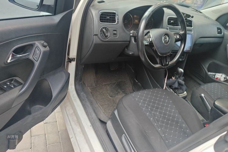 Volkswagen Polo 2017 car image #18