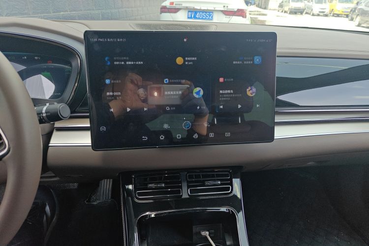 BYD Han 2023 car image #15