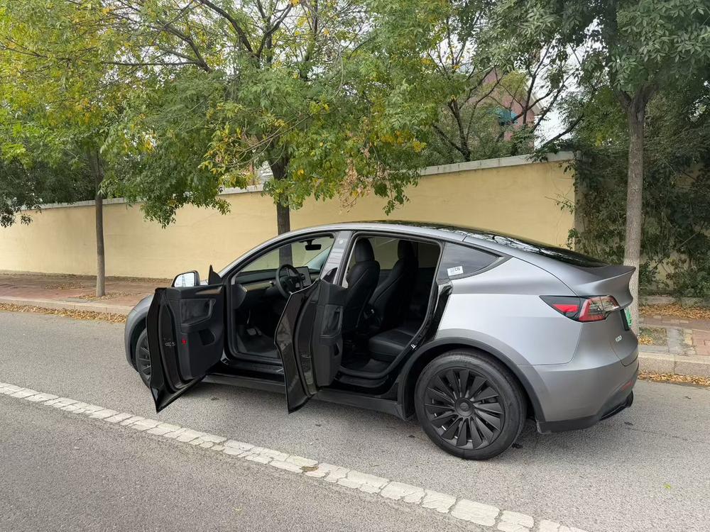 Tesla Model Y 2023 car image #4