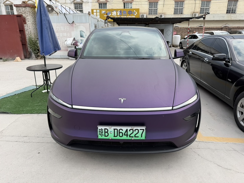Tesla Model Y 2025 #2 Tesla Model Y 2025 car image #2