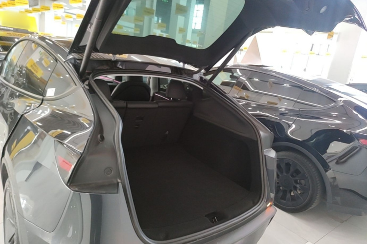 Tesla Model Y 2025 #19 Tesla Model Y 2025 car image #19
