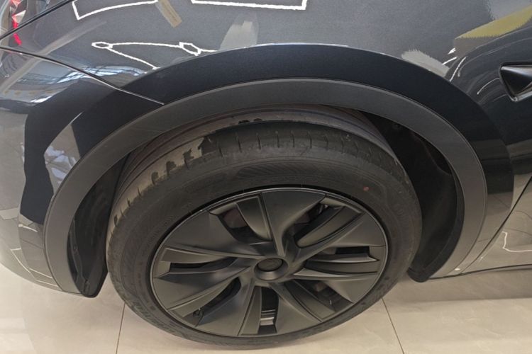 Tesla Model Y 2024 #9 Tesla Model Y 2024 car image #9