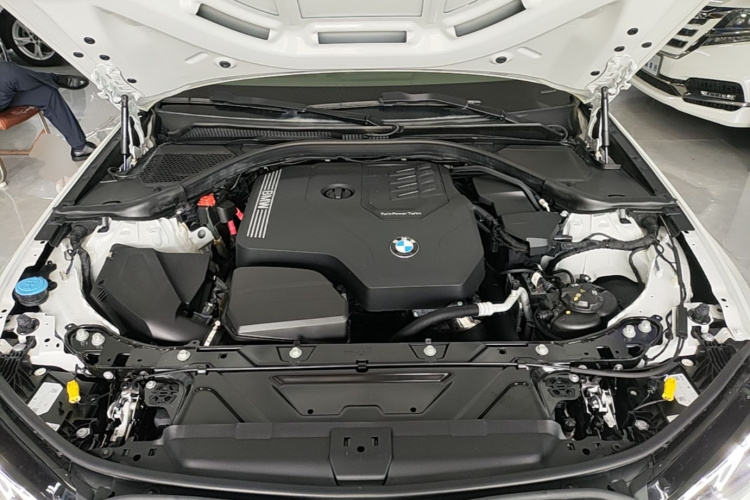 BMW 3 Series 2024 car image #20