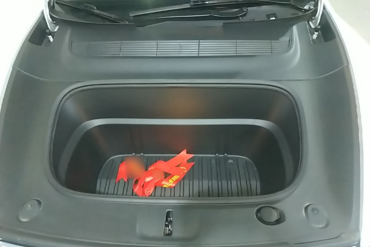 Tesla Model Y 2025 car image #20