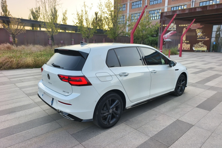 Volkswagen Golf 2021 car image #6
