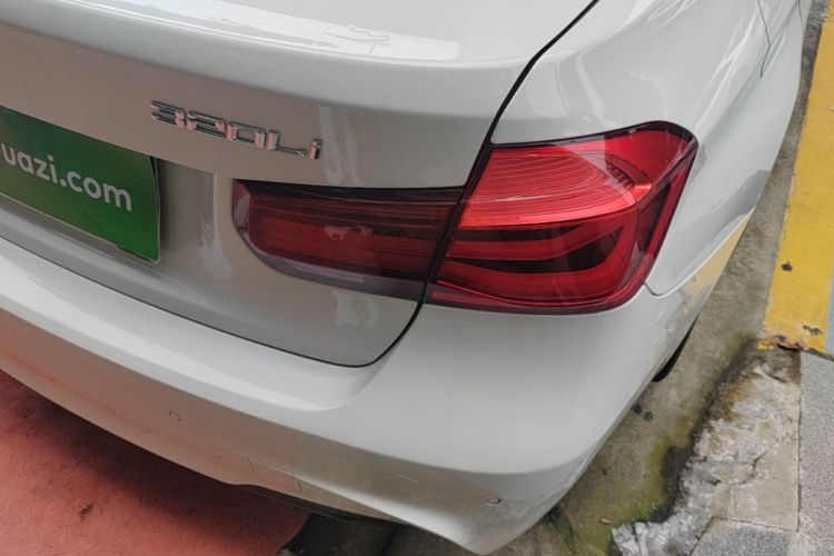 BMW 3 Series 2019 car image #8