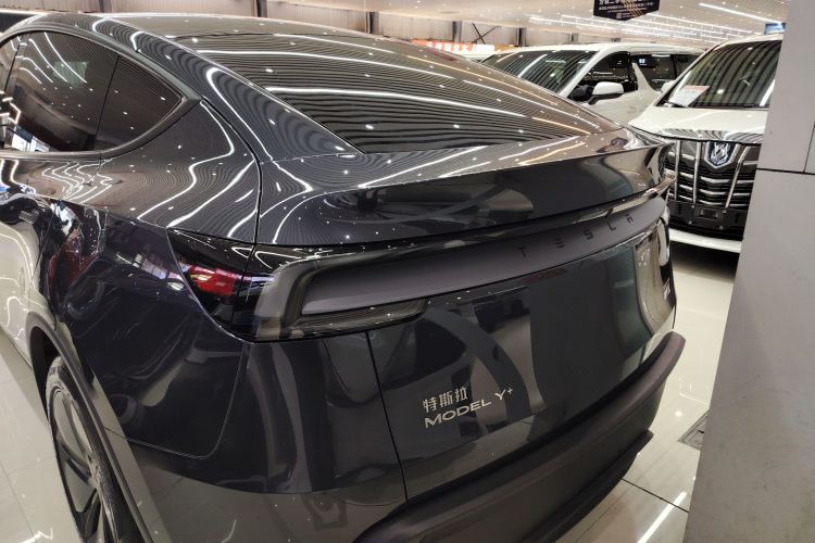 Tesla Model Y 2025 #21 Tesla Model Y 2025 immagine di auto #21