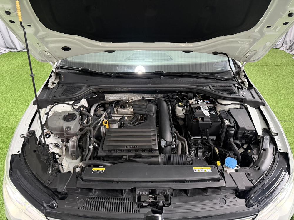 Volkswagen Golf 2022 car image #7