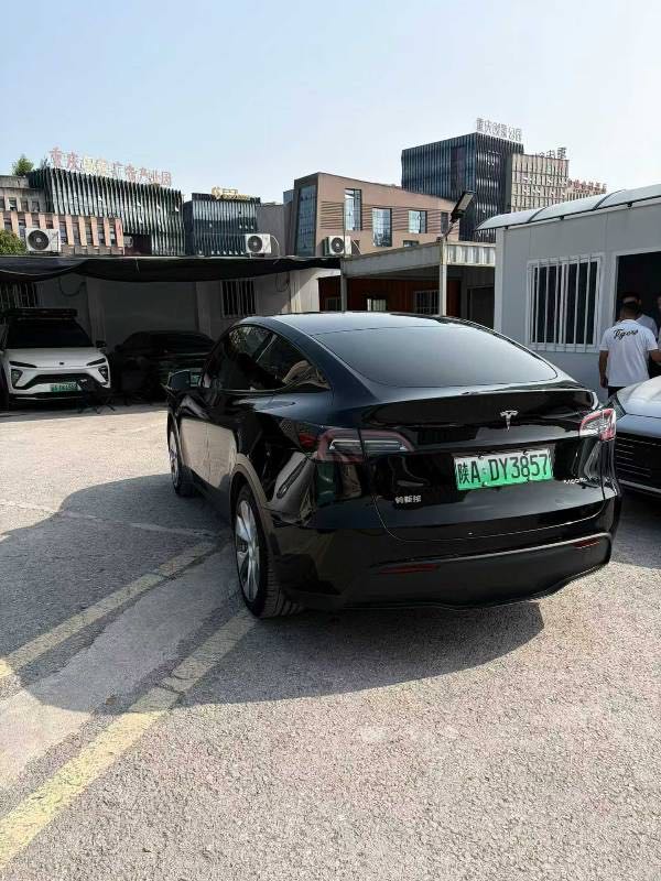 Tesla Model Y 2022 car image #7
