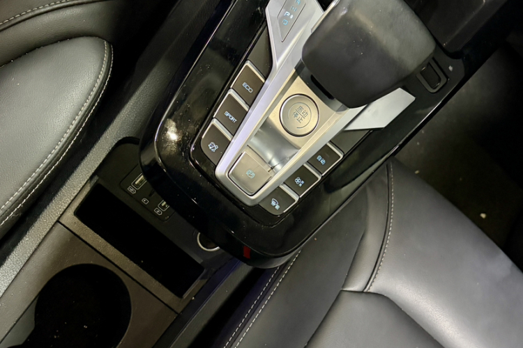BYD Yuan New Energy 2020 immagine di auto #17