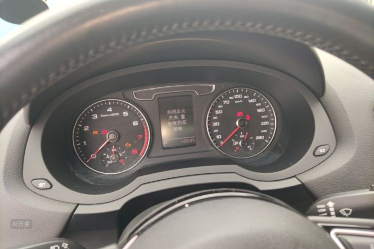 Audi Q3 2018 car image #13