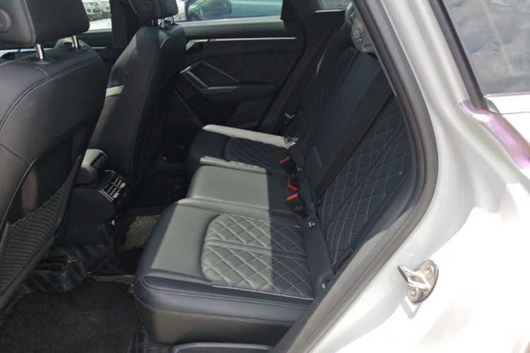 Audi Q3 2024 car image #17