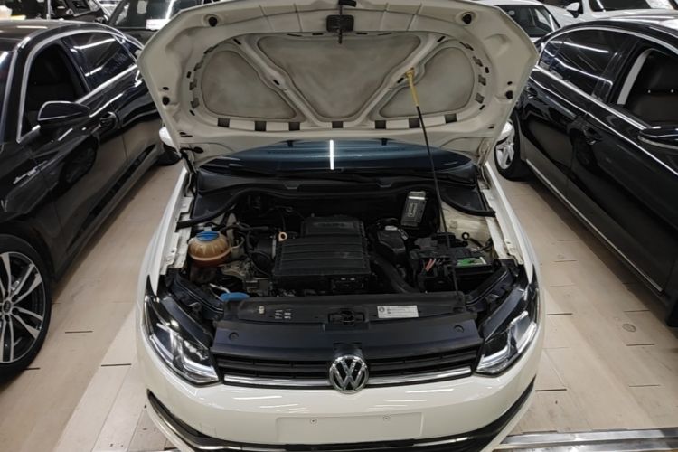 Volkswagen Polo 2016 car image #22