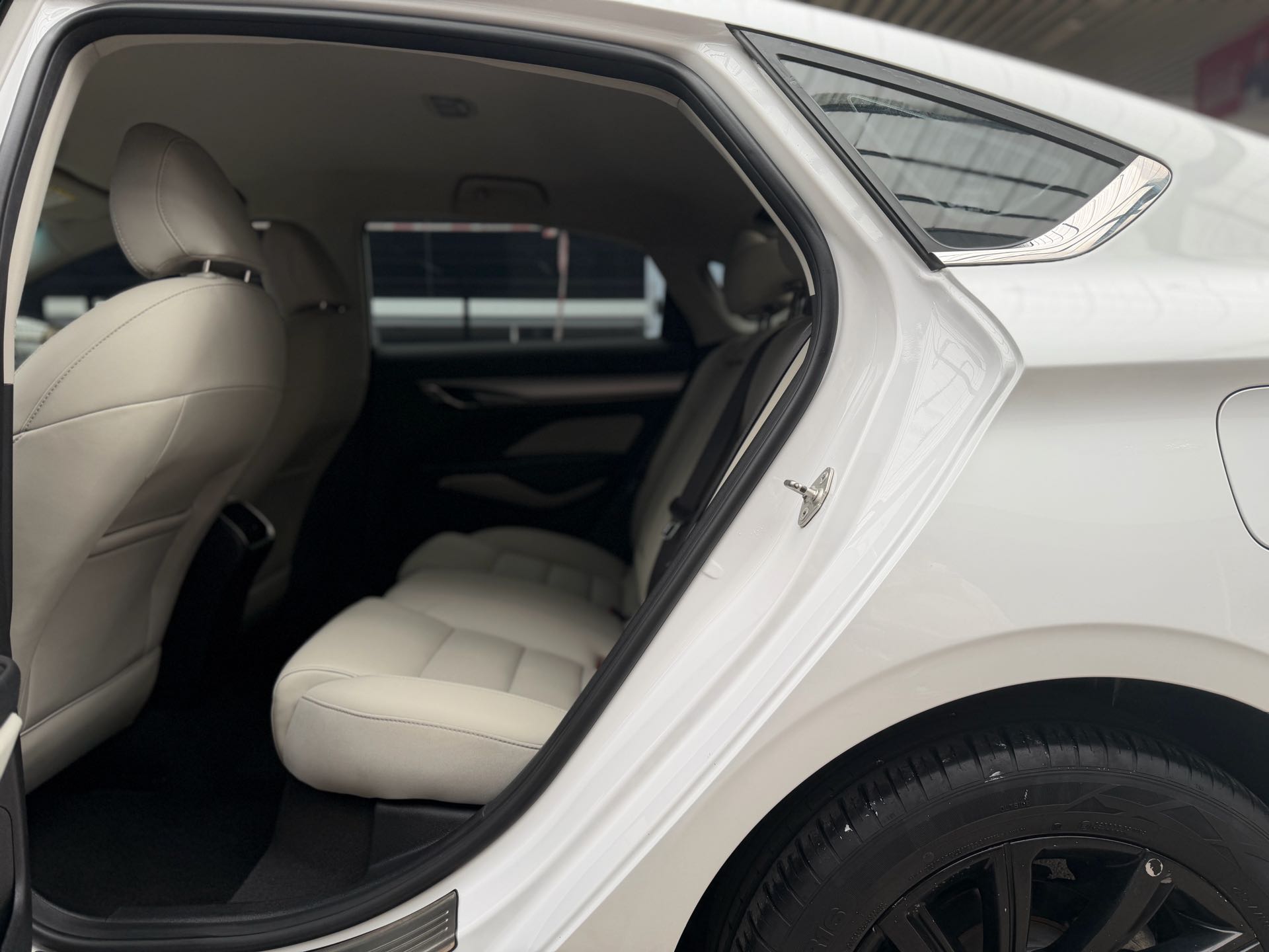 GEELY Binray 2018 car image #12