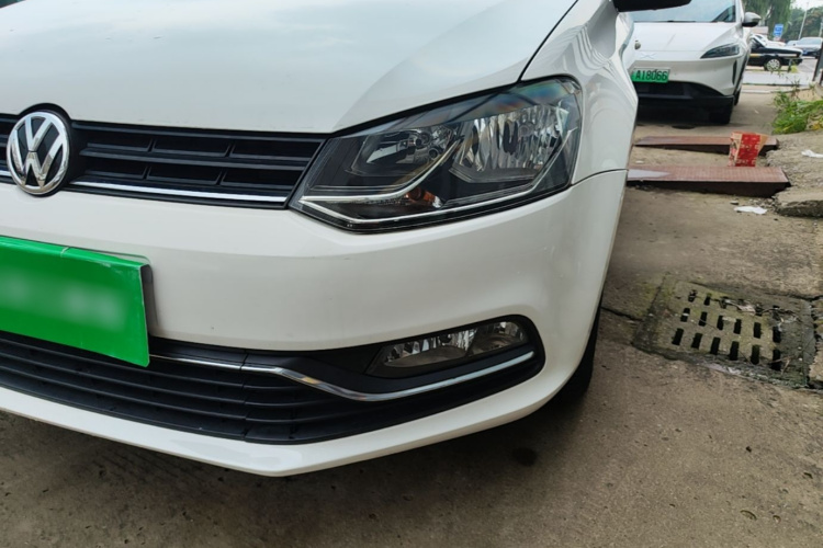 Volkswagen Polo 2015 car image #23