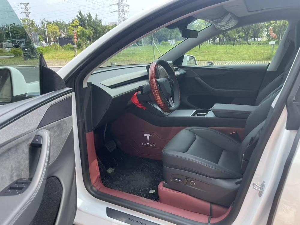 Tesla Model Y 2025 #8 Tesla Model Y 2025 car image #8