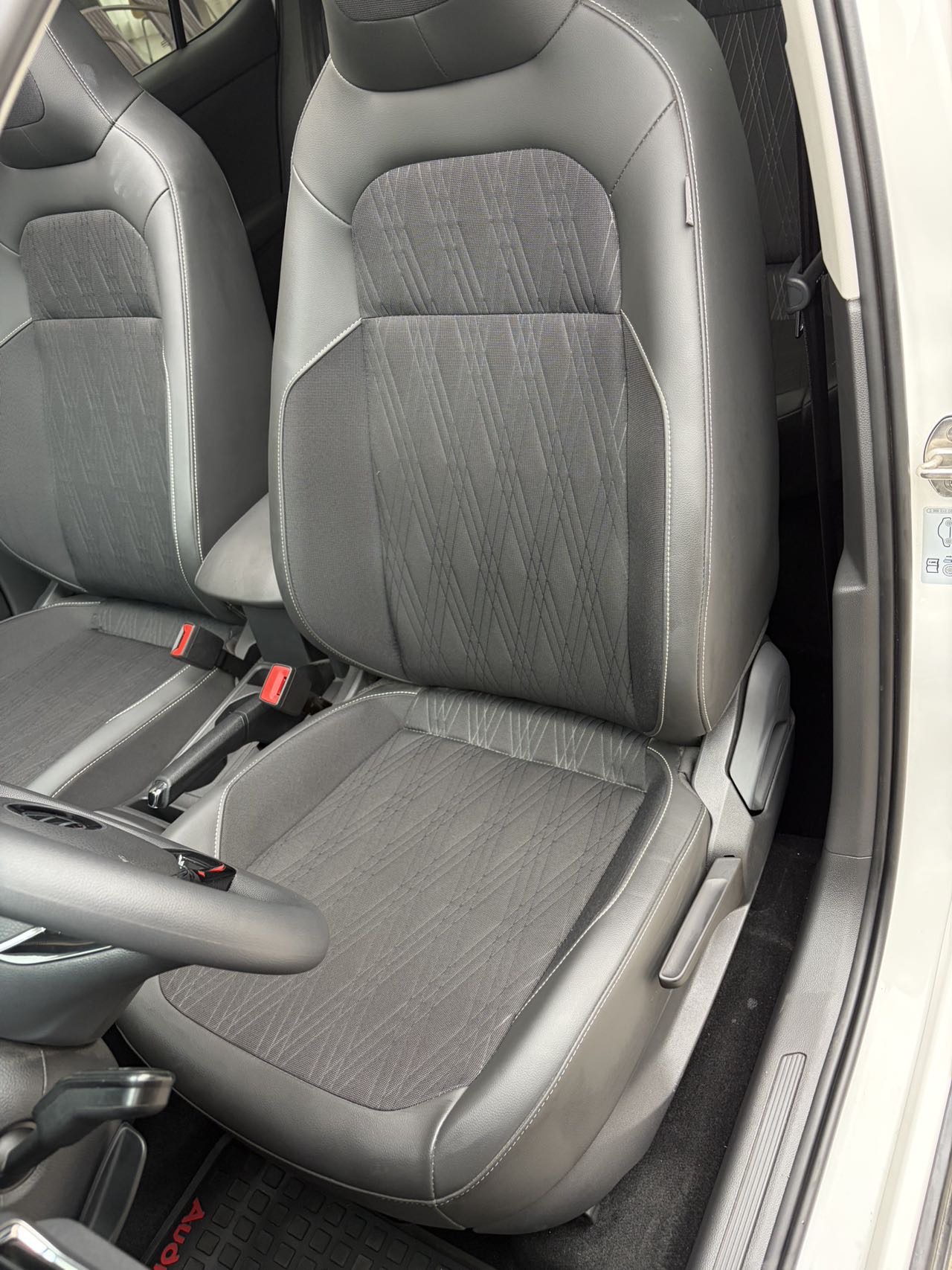 Volkswagen T-Cross 2021 immagine di auto #4