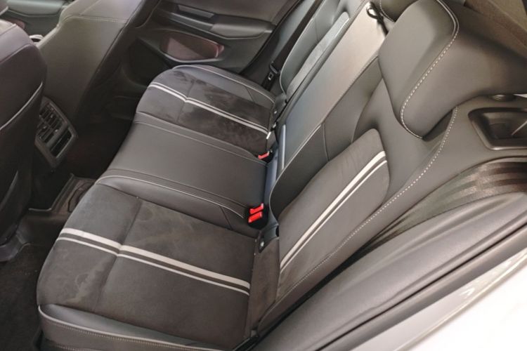 Volkswagen Golf 2021 car image #19