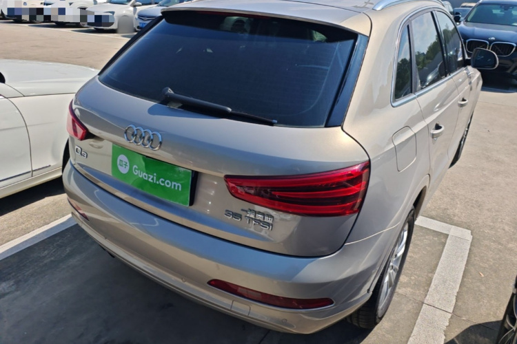 Audi Q3 2015 car image #7