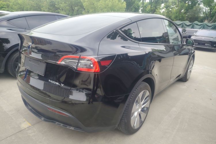 Tesla Model Y 2022 car image #7