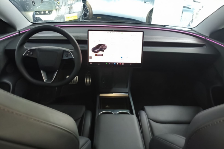 Tesla Model 3 2025 car image #11