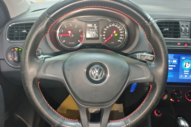 Volkswagen Polo 2015 #11 Volkswagen Polo 2015 car image #11