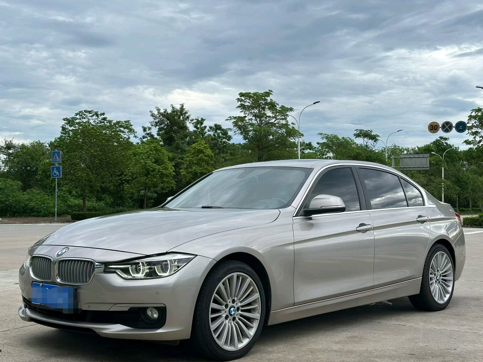 BMW 3 Series 2018 BMW 3 Series 2018 car image