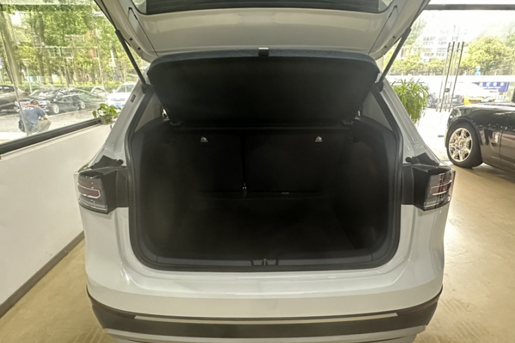 Volkswagen Tharu 2026 car image #9