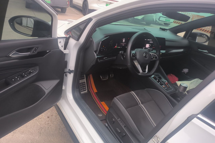 Volkswagen Golf 2024 immagine di auto #9