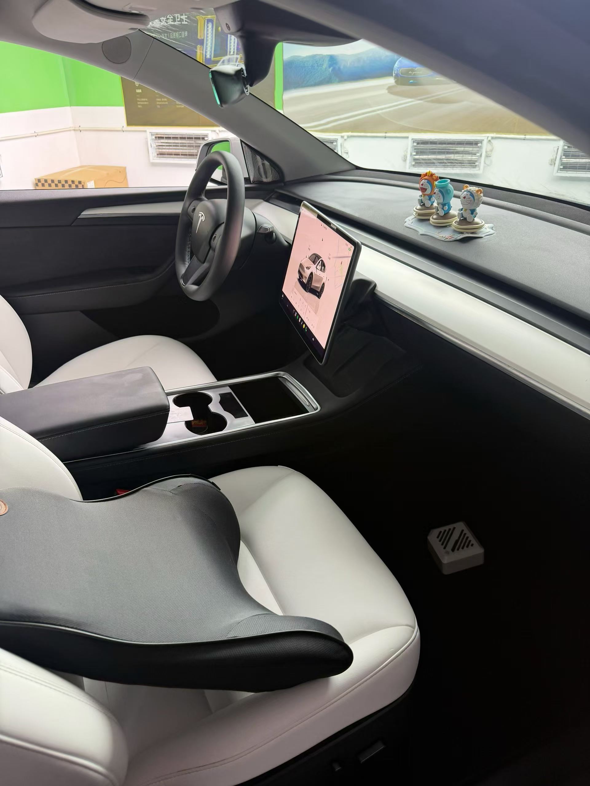 Tesla Model Y 2022 immagine di auto #5