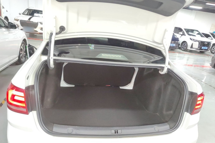 Volkswagen Lavida 2017 car image #19