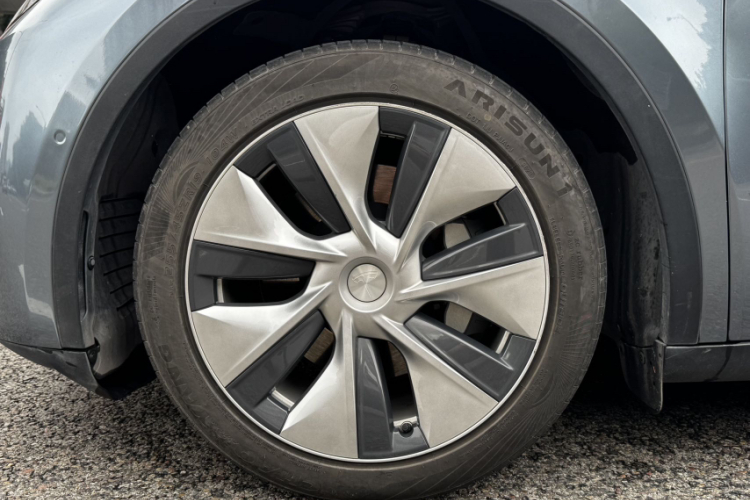 Tesla Model Y 2021 car image #8