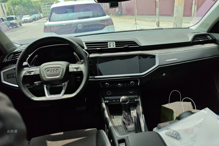 Audi Q3 2023 car image #11