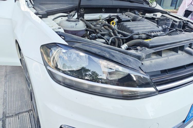 Volkswagen Golf 2020 car image #8