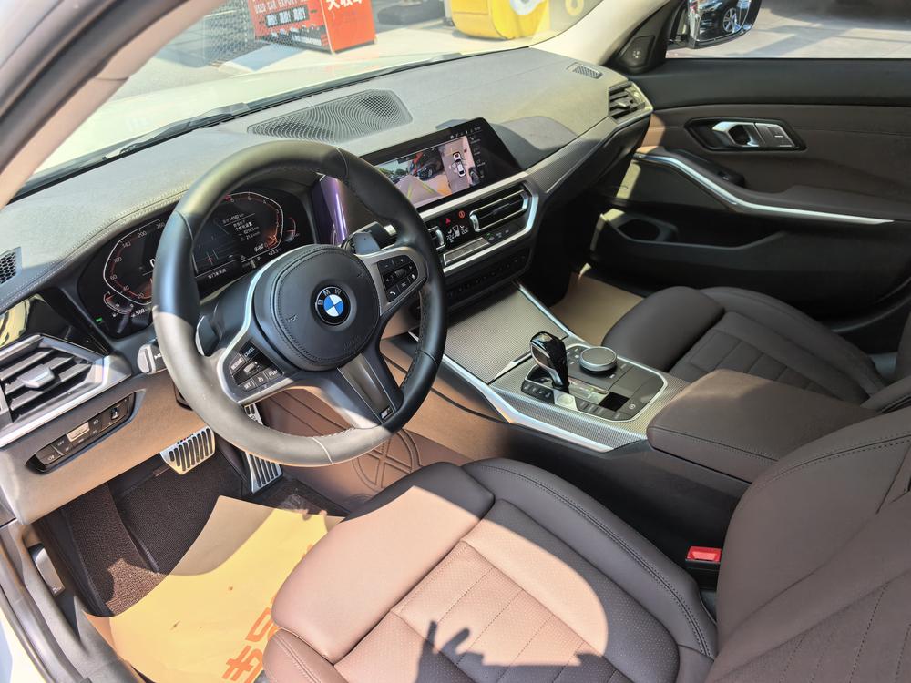 BMW 3 Series 2020 car image #16