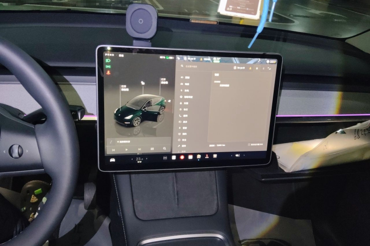 Tesla Model Y 2024 immagine di auto #13