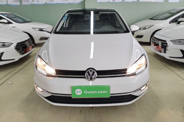 Volkswagen Golf 2020 car image #3