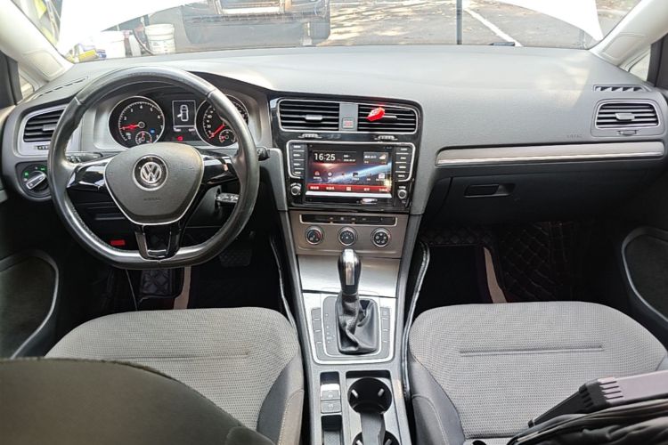 Volkswagen Golf 2015 car image #10