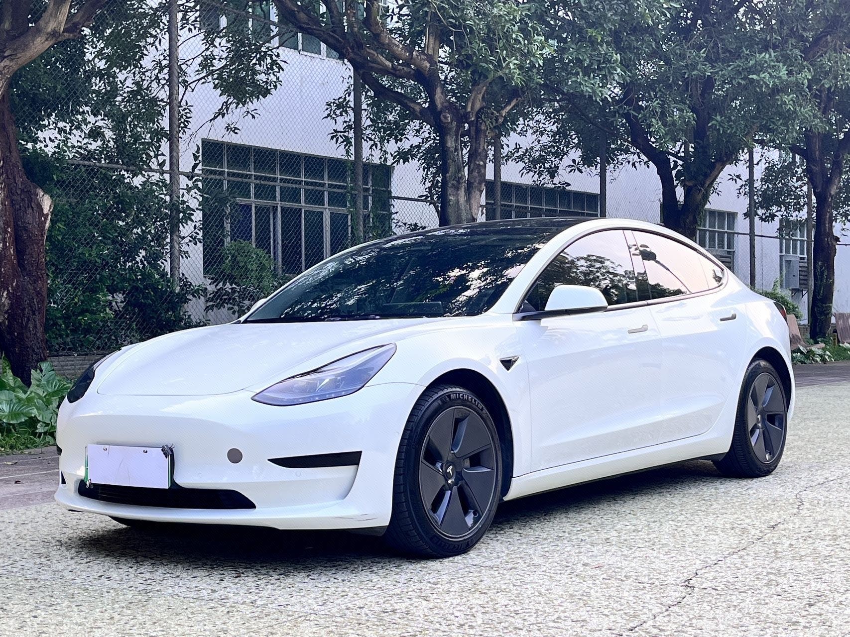 Tesla Model 3 2021 car image 