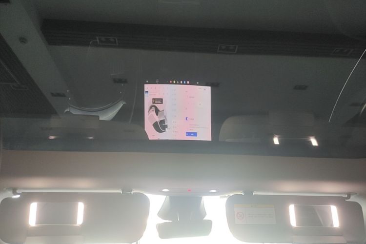 Tesla Model Y 2025 car image #18
