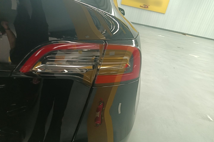 Tesla Model Y 2023 #8 Tesla Model Y 2023 car image #8