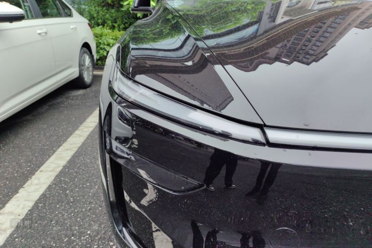 Tesla Model Y 2025 #8 Tesla Model Y 2025 car image #8