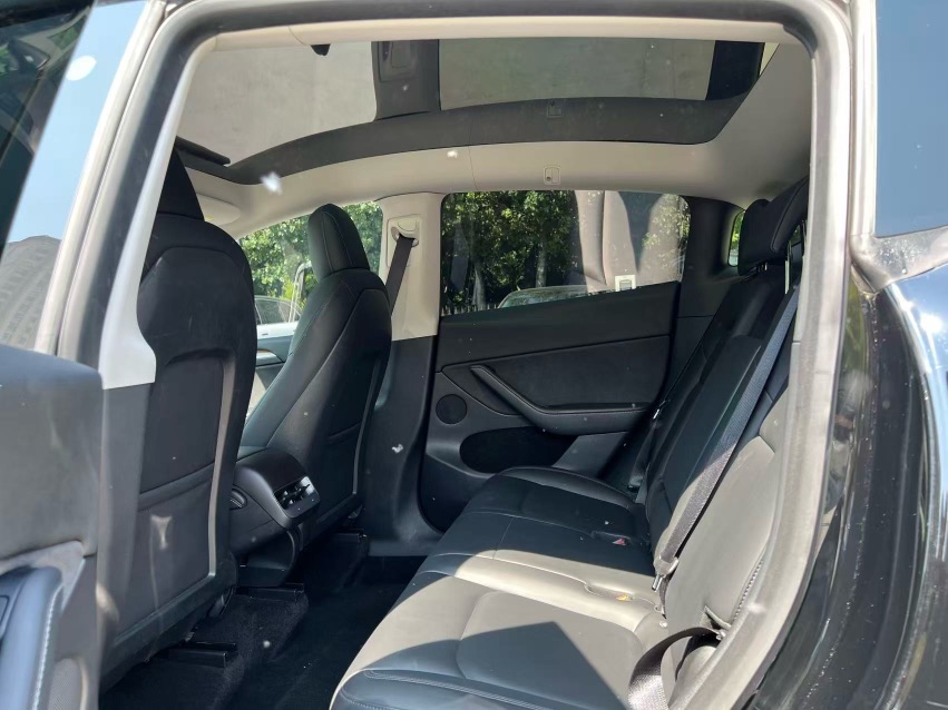 Tesla Model Y 2022 car image #9
